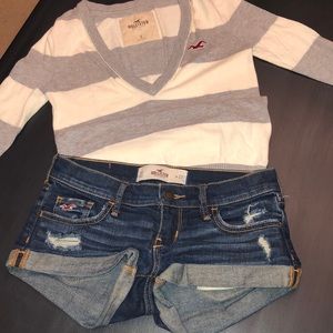 Hollister Stripped v-neck sweater